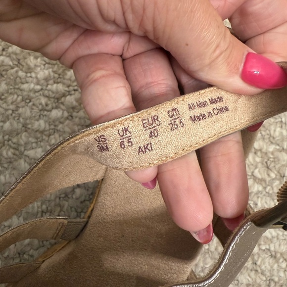 SOUL Naturalizer Sandals size 9 heeled - Picture 9 of 9